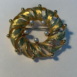 Vintage Goldtone and Seed Pearl Brooch